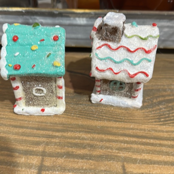 Set of 2 Gingerbread Houses - Picture 6 of 13